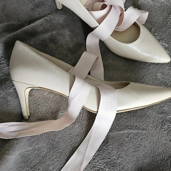 Nine West Arlene Pump  Heels Ribbon Leather Ivory Nude Size 8.5 - Picture 2 of 7
